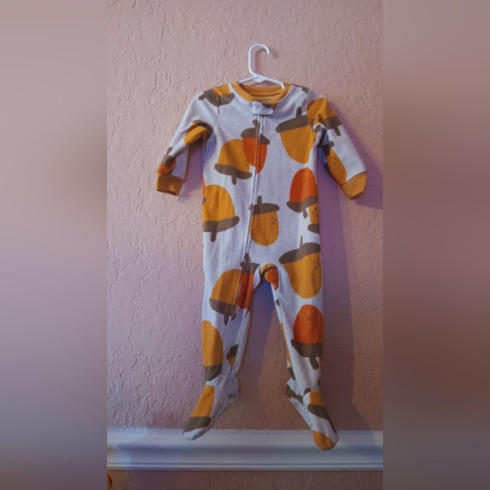 Carter's boy acorn fleece footed Pajamas size 18m
